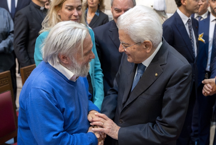 Il Presidente Sergio Mattarella con Roberto Morgantini, Ideatore e fondatore di Cucine popolari e vincitore del Premio De Sanctis per i Diritti umani 