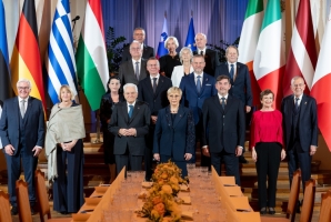 Lubiana - Il Presidente Sergio Mattarella in occasione della "foto di famiglia" con i partecipanti alla XXI Riunione dei Capi di Stato del Gruppo Arraiolos