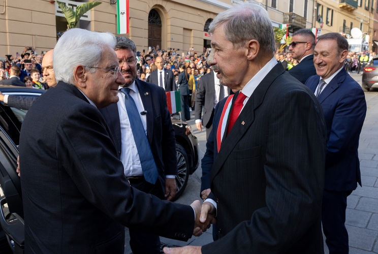 Imperia - Il Presidente Sergio Mattarella con Marco Bucci, Presidente della Regione Liguria, in occasione del 39ª Assemblea annuale delle Province d’Italia