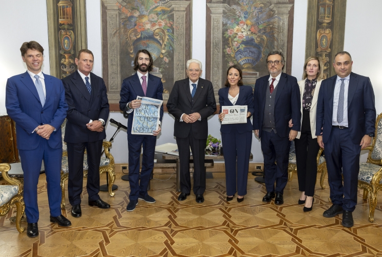 Il Presidente Segio Mattarella al termine dell'incontro con una delegazione della società QN Media, guidata dalla Direttrice Agnese Pini, dal Presidente Leonardo Maria Del Vecchio e dal Direttore editoriale Mario Orfeo, che gli ha presentato il progetto del nuovo Quotidiano Nazionale che sarà in edicola dal 5 novembre