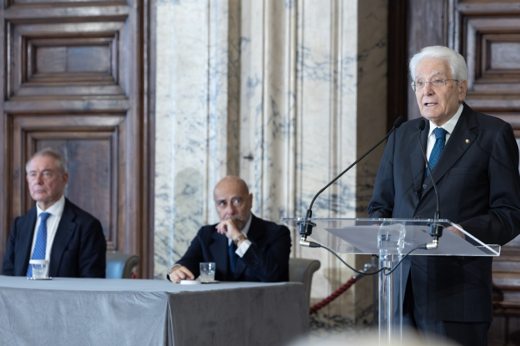 Il Presidente della Repubblica Sergio Mattarella  rivolge il suo indirizzo di saluto in occasione della cerimonia di consegna delle insegne di Cavaliere dell’Ordine “Al Merito del Lavoro” ai Cavalieri del Lavoro nominati il 2 giugno 2026
