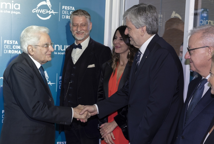 Il Presidente Sergio Mattarella con Alessandro Giuli, Ministro della cultura, con la consorte, Gianmarco Mazzi, Ministro del turismo e il Sottosegretario di Stato alla Presidenza del Consiglio dei Ministri, Alfredo Mantovano, in occasione della  proiezione in anteprima della miniserie "Livatino - Il giudice e i suoi assassini" di Michele Placido, per la ventunesima edizione della Festa del Cinema di Roma
