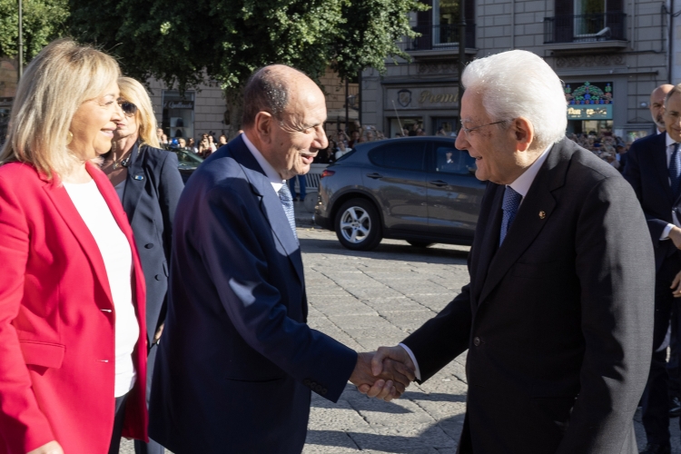 Il Presidente della Repubblica Sergio Mattarella accolto da Renato Schifani, Presidente della Regione Siciliana, in occasione della giornata inaugurale dell’VIII Congresso nazionale degli avvocati amministrativisti dal titolo “L’avvocato amministrativista tra valori costituzionali, regole processuali e norme sovranazionali: strumenti e forme di mediazione tra autorità e libertà” 