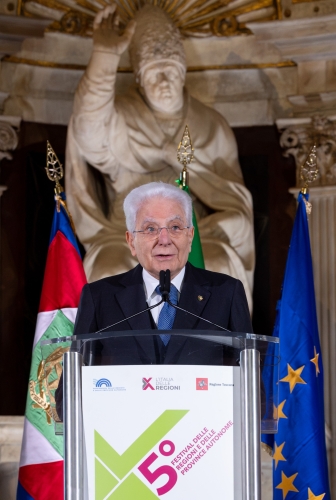 Il Presidente Mattarella rivolge il suo indirizzo di saluto in occasione della cerimonia di apertura del 5° Festival delle Regioni e delle Province Autonome