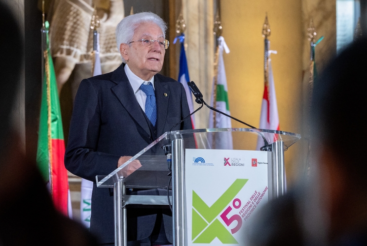 Il Presidente Mattarella rivolge il suo indirizzo di saluto in occasione della cerimonia di apertura del 5° Festival delle Regioni e delle Province Autonome