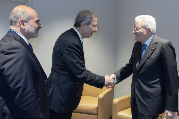 Il Presidente della Repubblica Sergio Mattarella saluta Nello Musumeci, Ministro per la protezione civile e le politiche del mare, Luca Sisto, Direttore generale della Confederazione Italiana Armatori 

