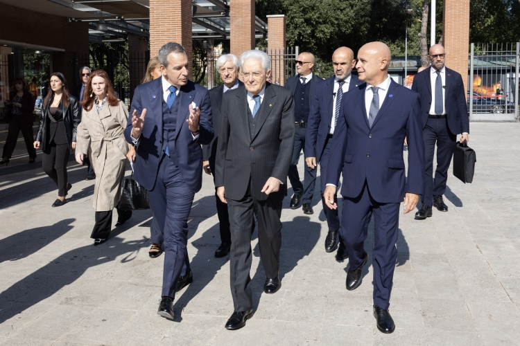 Il Presidente della Repubblica Sergio Mattarella con Alessandro Zehentner, Presidente di SNAM,  Agostino Scornajenchi, Amministratore delegato di SNAM, in occasione della cerimonia dell'85° anniversario di costituzione di SNAM

