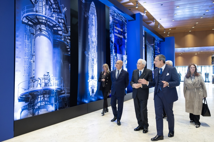 Il Presidente della Repubblica Sergio Mattarella con Alessandro Zehentner, Presidente di SNAM,  Agostino Scornajenchi, Amministratore delegato di SNAM, in occasione della cerimonia dell'85° anniversario di costituzione di SNAM
