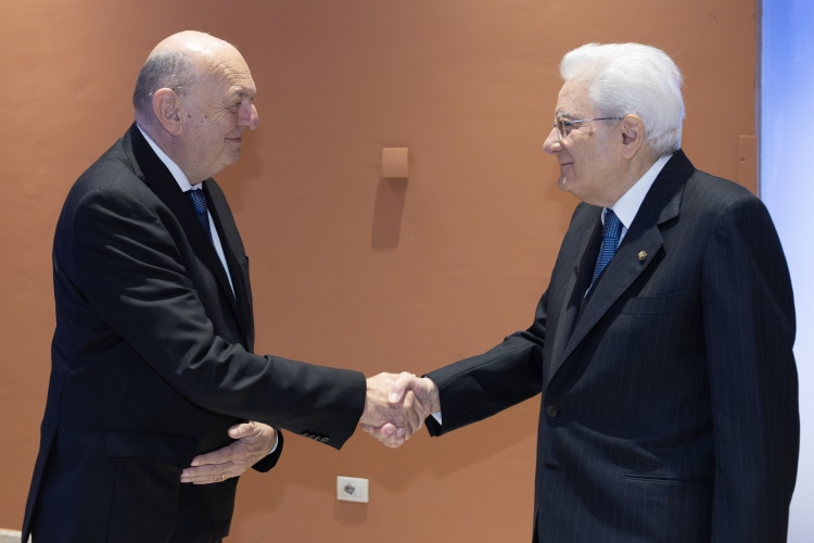 Il Presidente della Repubblica Sergio Mattarella saluta Gilberto Pichetto Fratin, Ministro dell’Ambiente e della Sicurezza Energetica – Rappresentante di Governo, in occasione della cerimonia dell'85° anniversario di costituzione di SNAM
