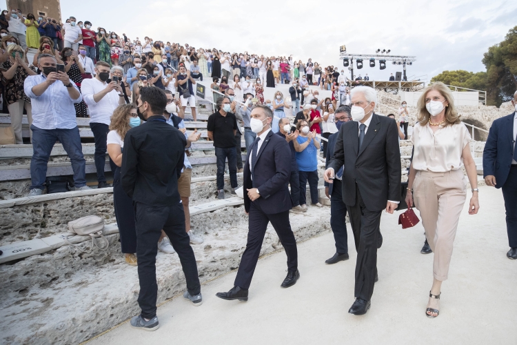 Il Presidente della Repubblica Sergio Mattarella e la Sig.ra Laura al Teatro Greco di Siracusa,in occasione della rappresentazione teatrale “Coefore Eumenidi”