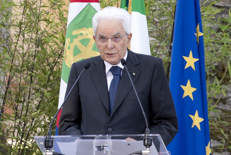 Il Presidente Sergio Mattarella rivolge il suo indirizzo di salute in occasione dell'incontro con i componenti dell’Associazione stampa parlamentare, i Direttori dei quotidiani e delle agenzie giornalistiche e i giornalisti accreditati presso il Quirinale per la consegna del “Ventaglio”