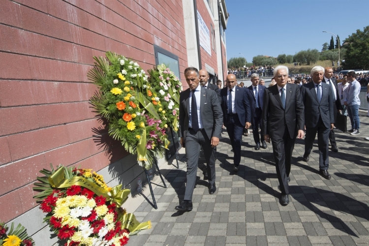 Il Presidente Mattarella ad Ascoli Piceno ai funerali delle vittime del sisma