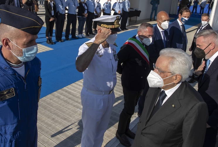 Il Presidente della Repubblica Sergio Mattarella con Massimiliano Fedriga, Presidente della Regione Autonoma Friuli Venezia Giulia, Massimo Marchesiello, Prefetto di Udine, Fabio Marchetti, Sindaco di Codroipo e A.S. Giuseppe Cavo Dragone, Capo di Stato Maggiore della Marina Militare, in occasione della cerimonia celebrativa del 60° anniversario di costituzione della Pattuglia Acrobatica Nazionale