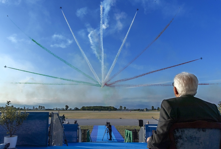 Rivolto - Il Presidente della Repubblica Sergio Mattarella nel corso della cerimonia celebrativa del 60° anniversario di costituzione della Pattuglia Acrobatica Nazionale, oggi  18 settembre 2021.