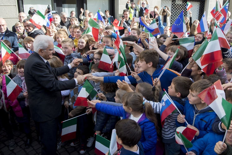 Il Presidente Sergio Mattarella accolto dai bambini di Gorizia
