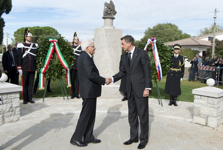 monumento dedicato “in memoria dei soldati sloveni caduti sul fronte dell’Isonzo 1915-1917”.  