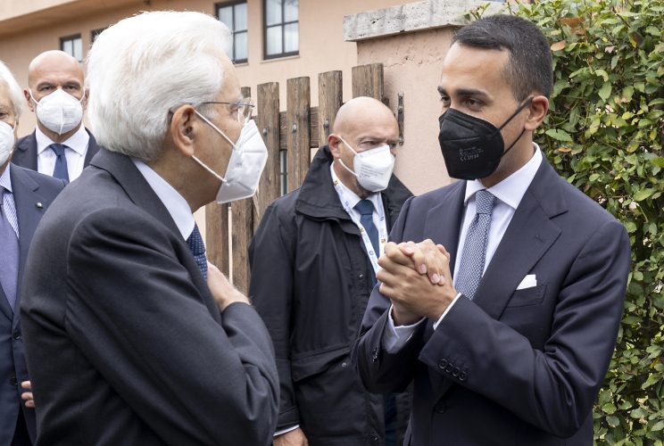 Il Presidente Sergio Mattarella al termine della Conferenza ministeriale “Incontri con l’Africa” saluta Luigi di Maio Ministro degli Affari esteri e della Cooperazione internazionale