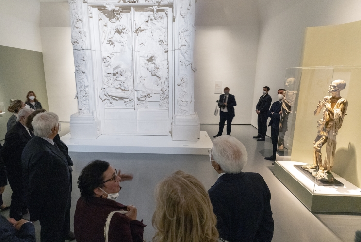 Il Presidente Sergio Mattarella nel corso della visita alla Mostra “Inferno”