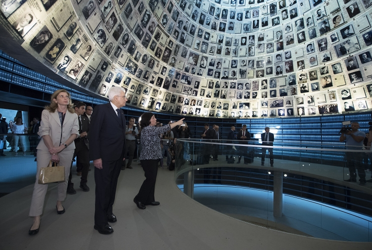 Il Presidente Sergio Mattarella nel corso della visita al Memoriale dell’Olocausto, Yad Vashem