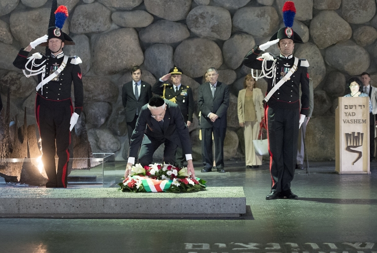 Il Presidente Sergio Mattarella alla Tenda della Rimembranza depone una corona