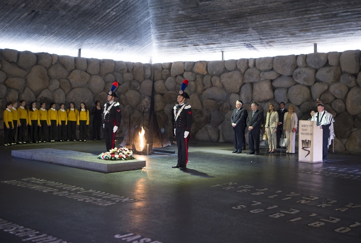 Il Presidente Sergio Mattarella alla Tenda della Rimembranza depone una corona