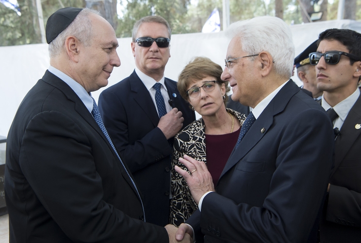 Il Presidente Sergio Mattarella con il figlio del Presidente Shimon Peres
