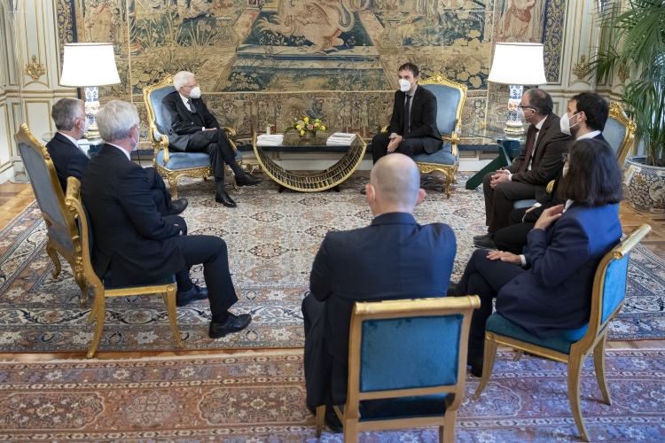 Il Presidente della Repubblica Sergio Mattarella con Emiliano Manfredonia,Presidente Nazionale delle ACLI - Associazioni Cristiane Lavoratori Italiani,unitamente ad una delegazione 
