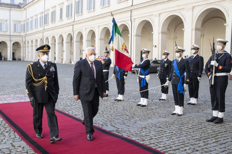 Il consigliere Militare del Presidente Sergio Mattarella riceve il Presidente della Palestina Mahmoud Abbas

