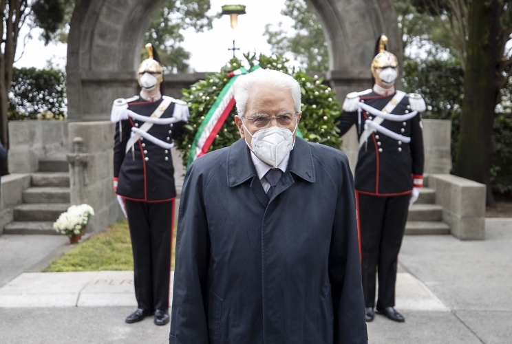 Il Presidente Sergio Mattarella in occasione della deposizione di una corona d’alloro al cimitero degli Eroi di Aquileia