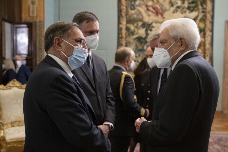 Il Presidente della Repubblica Sergio Mattarella con Ignazio La Russa Vice Presidente del Senato della Repubblica e l’On. Giorgio Fontana, Questore della Camera dei deputati
