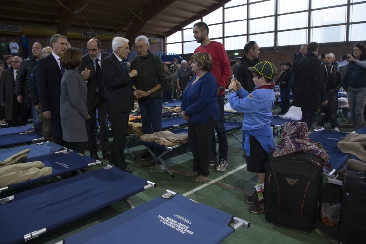 Il Presidente Sergio Mattarella incontra a Camerino la popolazione colpita dal sisma