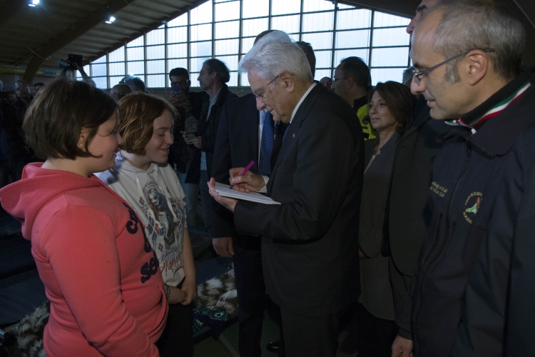 Il Presidente Sergio Mattarella incontra a Camerino la popolazione colpita dal sisma