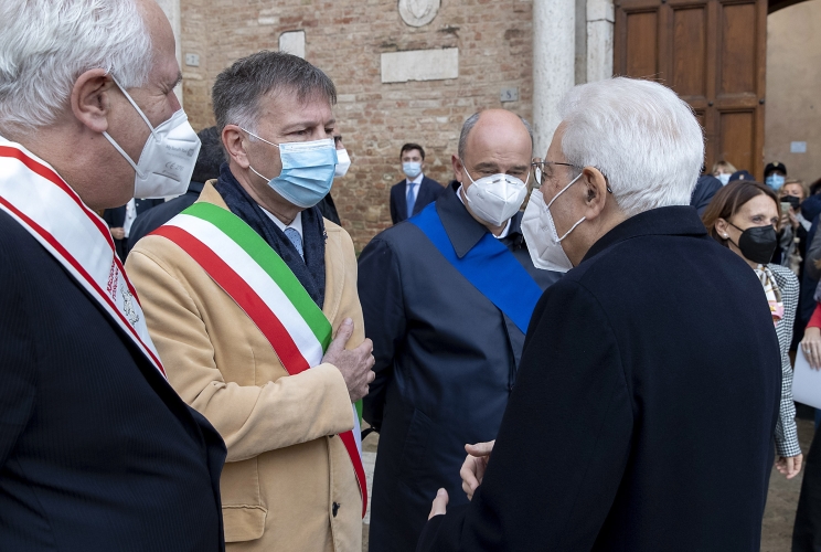 Il Presidente della Repubblica Sergio Mattarella con Eugenio Giani, Presidente della Regione Toscana, Luigi De Mossi, Sindaco di Siena e Silvio Franceschelli, Presidente della Provincia di Siena,   all'Università degli Studi di Siena, in occasione dell'apertura dell'anno accademico
