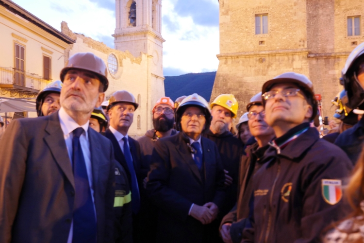 Il Presidente Sergio Mattarella nel corso delle visita alla zona rossa di Norcia