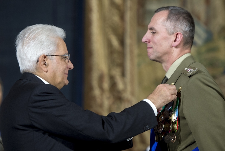 Il Presidente Sergio Mattarella consegna la Croce di "Cavaliere" 