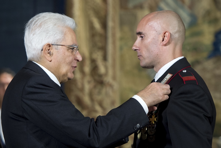 Il Presidente Sergio Mattarella consegna la Croce di "Cavaliere" 