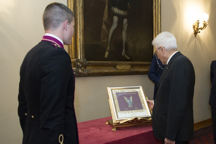 Il Presidente Sergio Mattarella incontra una rappresentanza di Allievi degli Istituti di Formazione Militare 