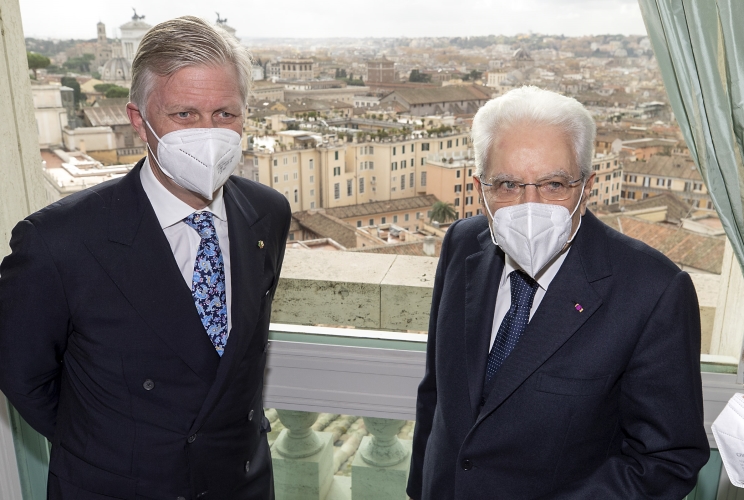 Il Presidente Sergio Mattarella e S.M. il Re Filippo dei Belgi osservano Roma dal Torrino del Quirinale