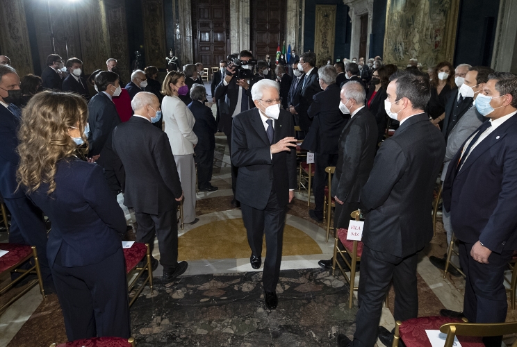 Il Presidente Sergio Mattarella al termine della cerimonia per lo scambio degli auguri di fine anno con i rappresentanti delle istituzioni, delle forze politiche e della società civile