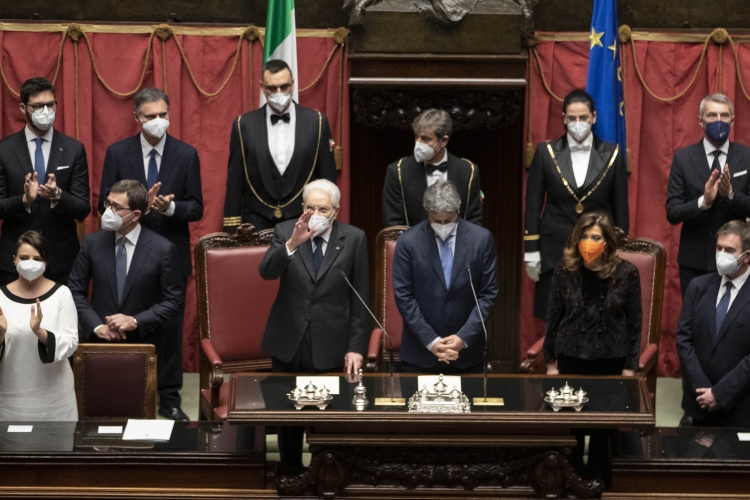 Il Presidente della Repubblica Sergio Mattarella con i Presidenti di Camera e Senato in occasione della cerimonia di giuramento dinanzi al Parlamento in seduta comune 