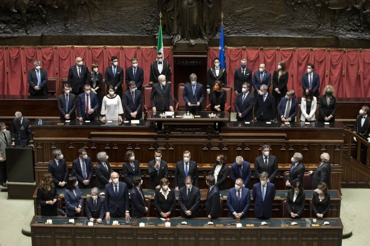 Il Presidente della Repubblica Sergio Mattarella pronuncia la formula di giuramento dinanzi al Parlamento in seduta comune
