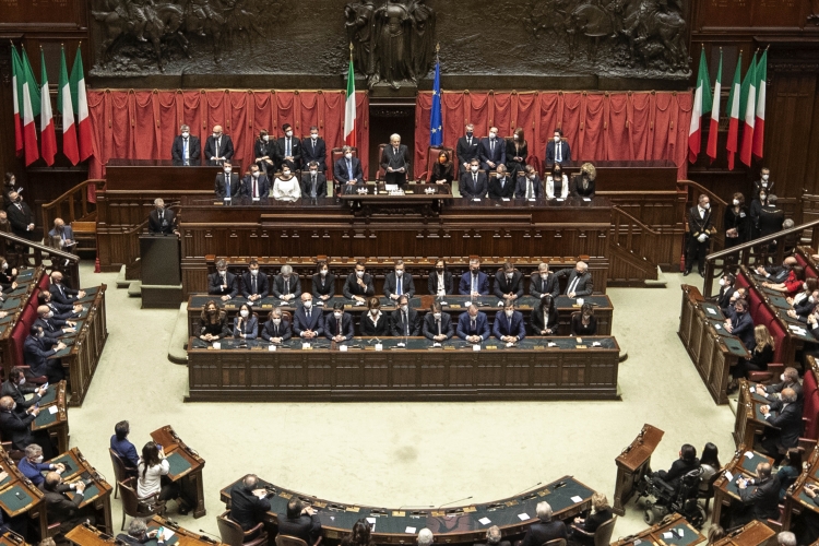 Il Presidente della Repubblica Sergio Mattarella con il Presidente del Senato Maria Elisabetta Alberti Casellati e il Presidente della Camera Roberto Fico, in occasione della cerimonia di giuramento 