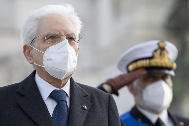 Il Presidente della Repubblica Sergio Mattarella in occasione della deposizione di una corona d'alloro sulla Tomba del Milite Ignoto all'Altare della patria