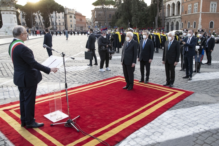 Il Presidente della Repubblica Sergio Mattarella riceve il saluto del Sindaco di Roma Roberto Gualtieri