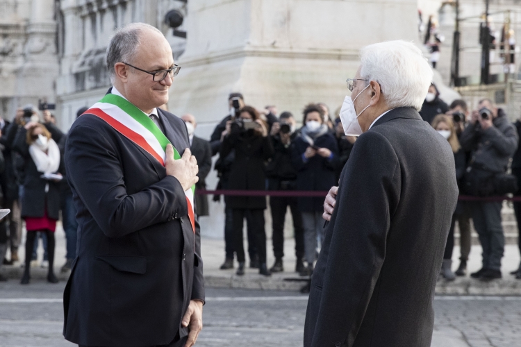 Il Presidente della Repubblica Sergio Mattarella riceve il saluto del Sindaco di Roma Roberto Gualtieri