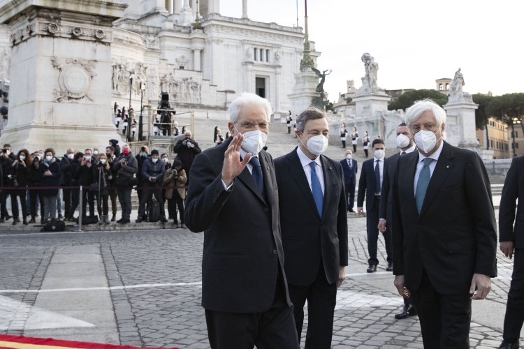Il Presidente della Repubblica Sergio Mattarella al termine della deposizione di una corona d'alloro all'Altare della Patria 