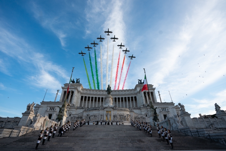 Il sorvolo delle Frecce Tricolori
