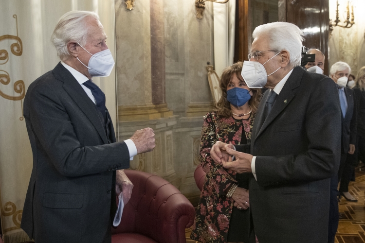 Il Presidente della Repubblica Sergio Mattarella,con Giuseppe de Vergottini, Presidente di FederEsuli e con Donatella Schürzel, Vice Presidente vicario nazionale dell’Associazione Nazionale Venezia Giulia e Dalmazia,in occasione della Celebrazione del Giorno del Ricordo delle Foibe e dell’Esodo Giuliano-Dalmata
