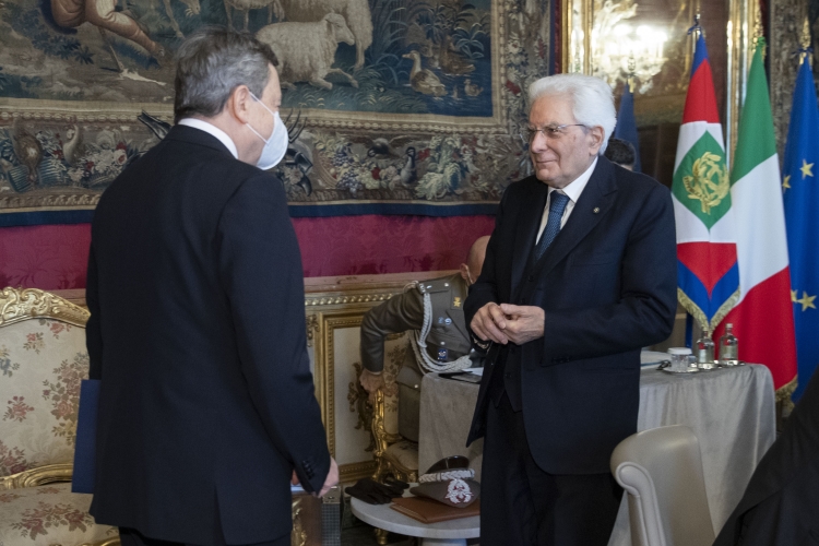 Il Presidente Sergio Mattarella accoglie il Presidente del Consiglio, Mario Draghi,in occasione del Consiglio Supremo di Difesa
