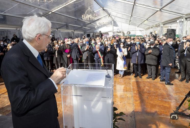 Il Presidente Sergio Mattarella rivolge il suo indirizzo di saluto nel corso della visita a Norcia
